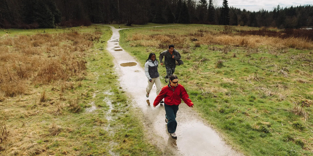 Waarom waterdichte schoenen onmisbaar zijn in de herfst