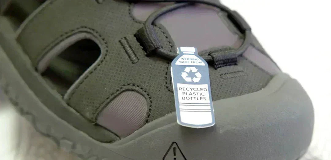 Schoenen van plastic afval